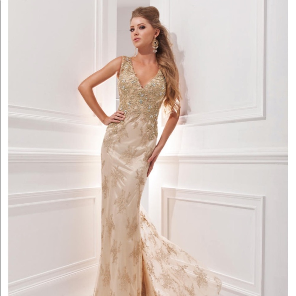 NWT Tony Bowls size 6